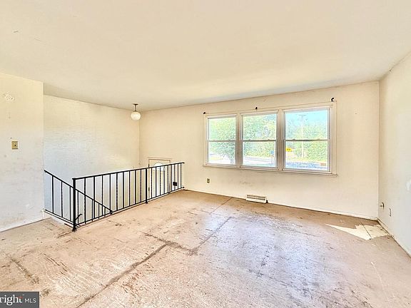 3rd image of 2020 S Union Rd