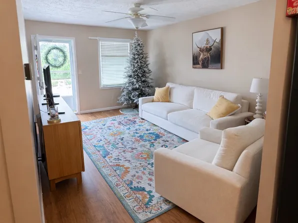 109 & 111 Watzel Ln #111, Hendersonville, NC 28792