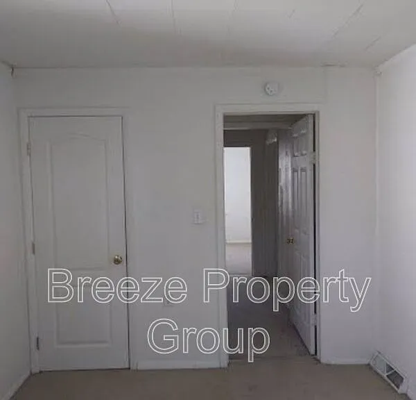 3405 Beaumont Dr — Photo 2
