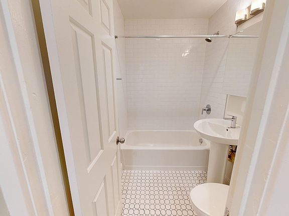 4th image of 355 Fulton St #308