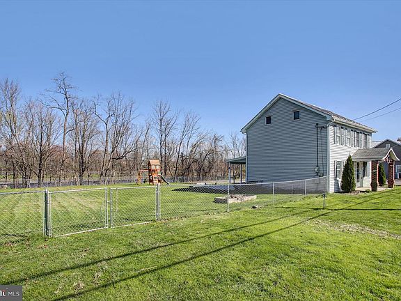 5th image of 1611 Pine Rd