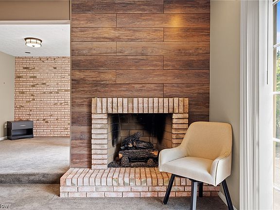 3rd image of 3916 Burrwood Dr #10