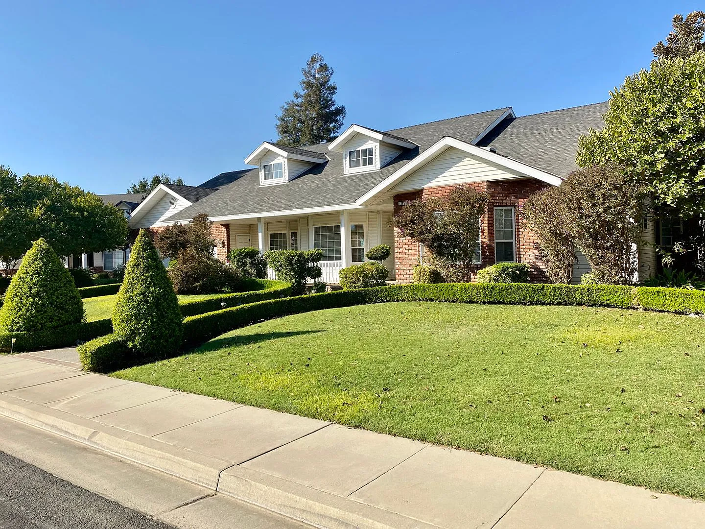 Stunning Custom 4/3 in Fowler — Photo 2