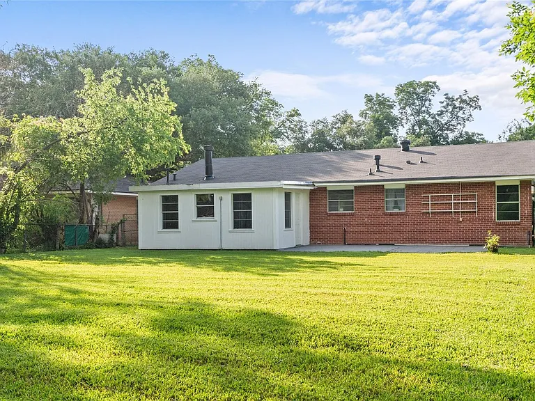 833 Camilla Dr — Photo 21