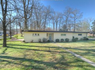 804 Strawberry Rd, Saint Albans, WV 25177