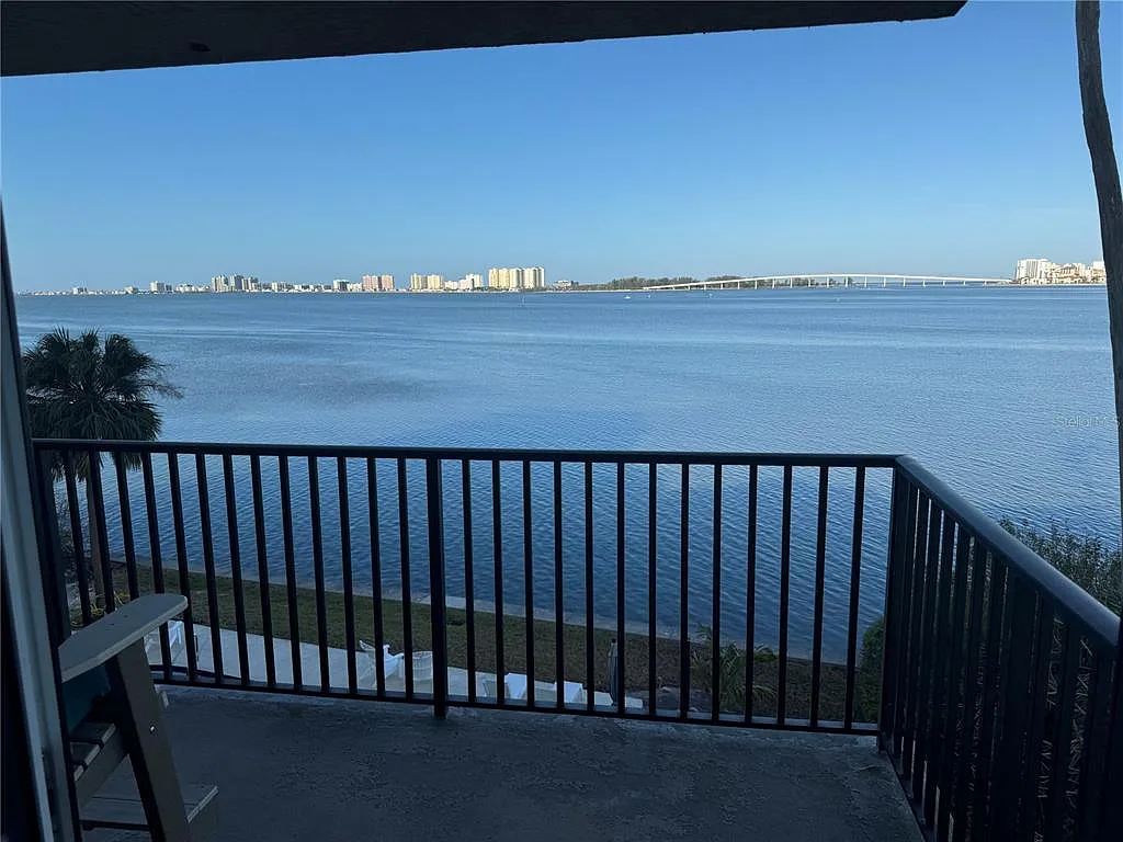2 bed, 2.0 bath, 1345 sqft, $3,500 — Photo 2