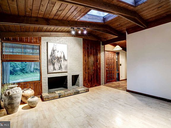 4th image of 3319 Executive Ave