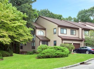 30 The Gln, Glen Head, NY 11545