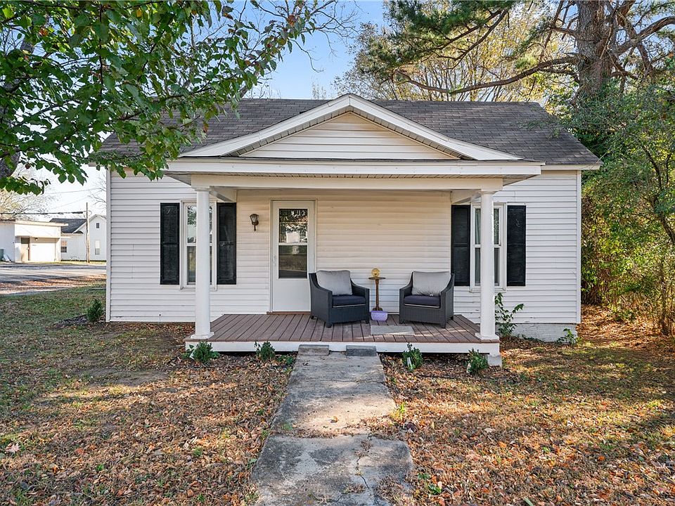 1st image of 302 McKnight Ave