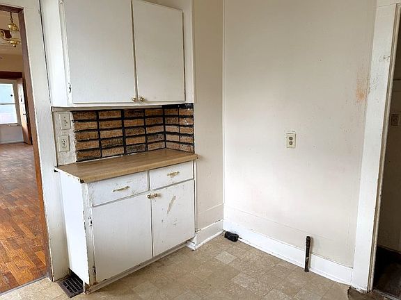 3rd image of 413 S Phillips Ave
