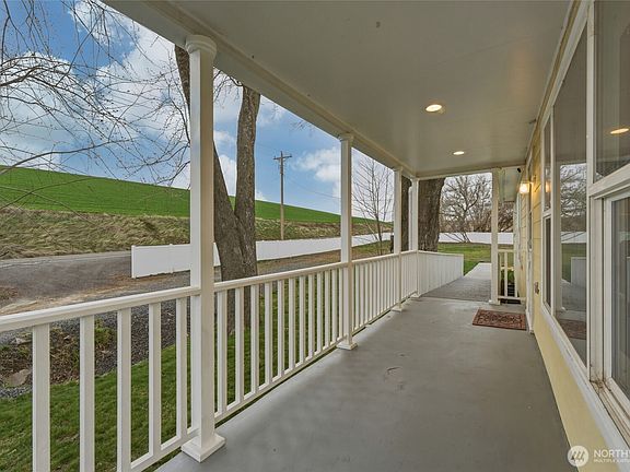 3rd image of 315 Thorn Hollow Road