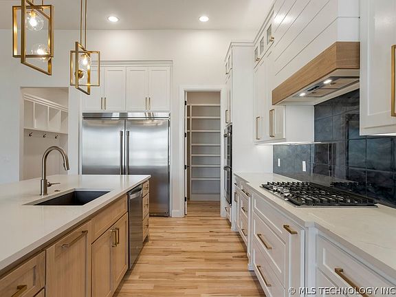 5th image of 12028 S Urbana Ave
