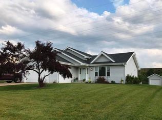 5265 W Allerton Ave, Greenfield, WI 53220