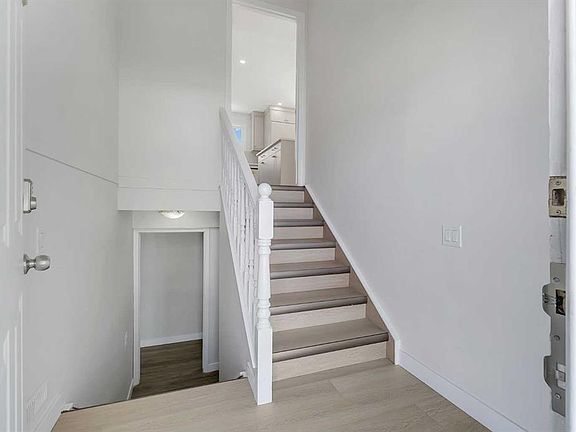 4th image of 214 N Rundleview Close NE