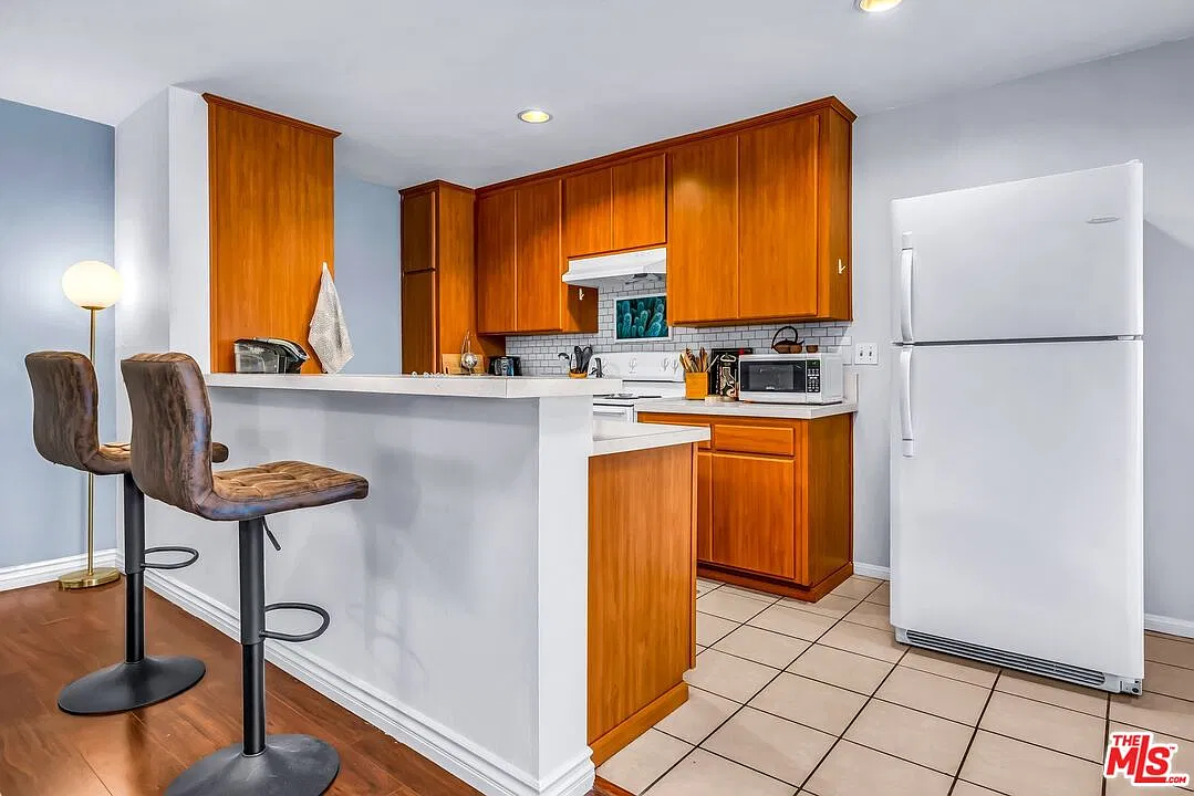 1 bed, 1.5 bath, 1081 sqft, $2,995 — Photo 2