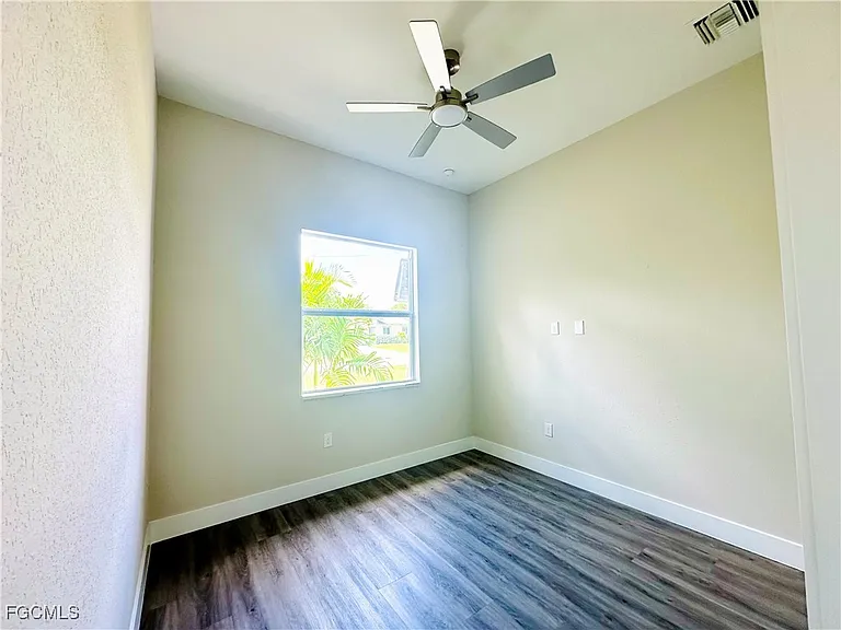 771 Gaylord Ave S — Photo 8