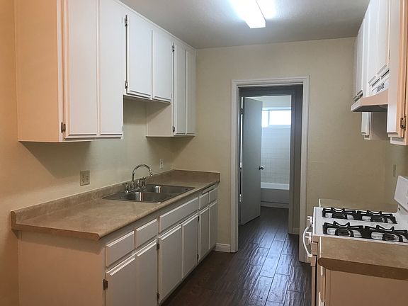 5th image of 1637 E Sycamore St APT A