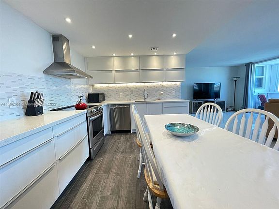 4th image of 3210 Se 10th St #6F