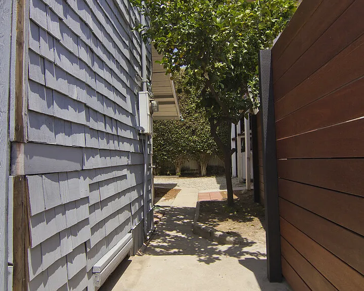 N Las Palmas Ave — Photo 14