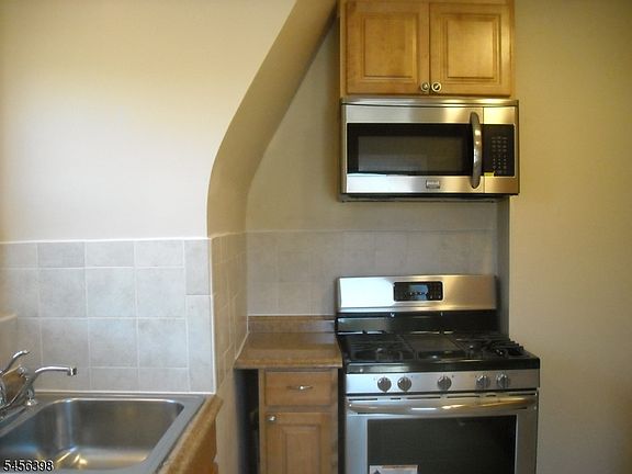 3rd image of 301 Penfield Pl