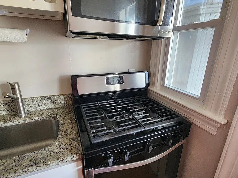 1-2105 Mount Vernon Ave #1 — Photo 19
