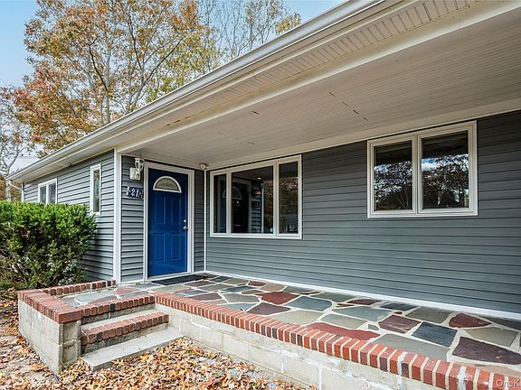 3rd image of 21 Woodridge Road