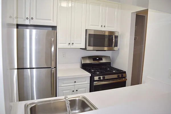 Rented by Manhattan Connection | media 32