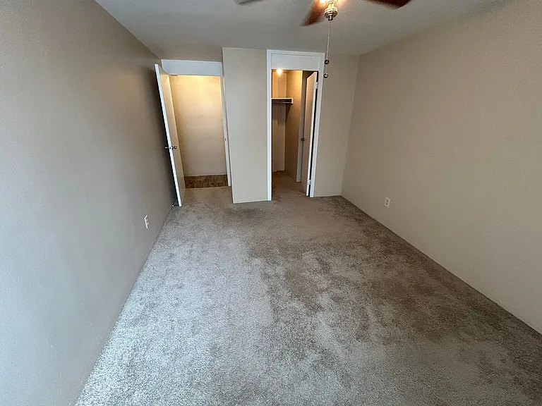 Executive Apartments — Photo 14