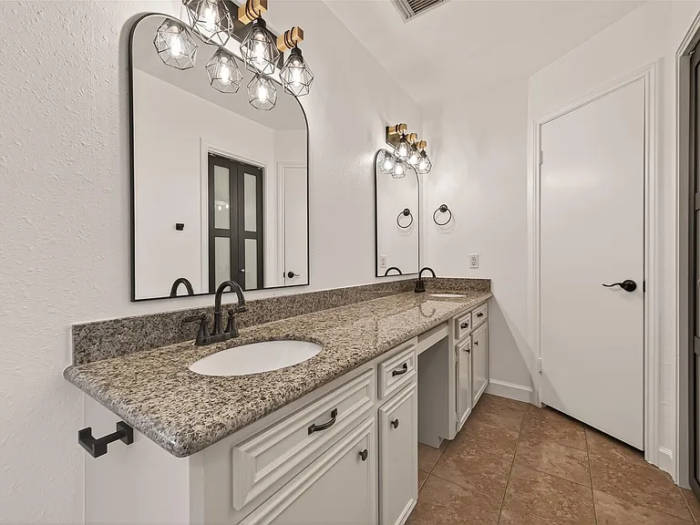5347 Lincoln Green Dr — Photo 20
