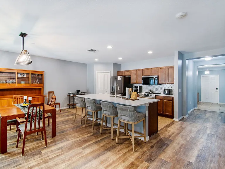 107 Parkhurst Ln — Photo 8