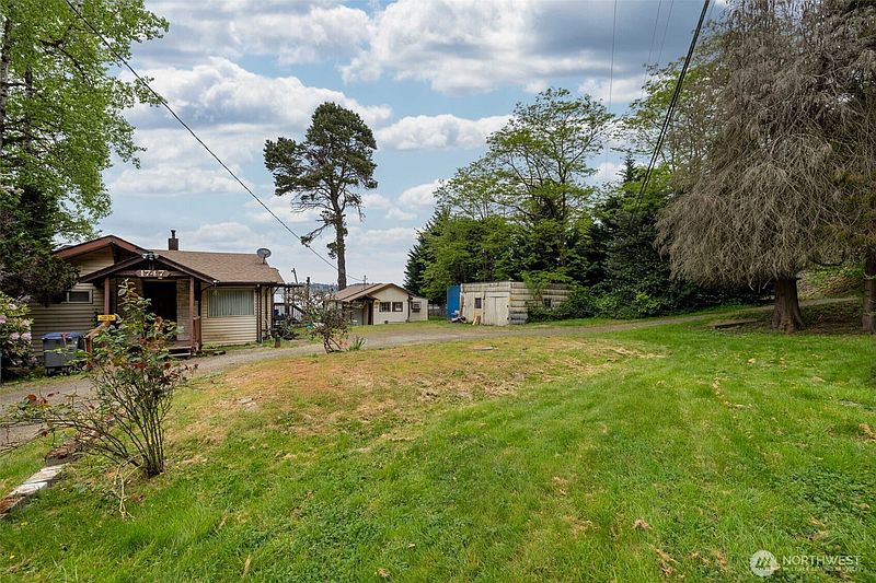 2nd image of 1747 SW Bay Street