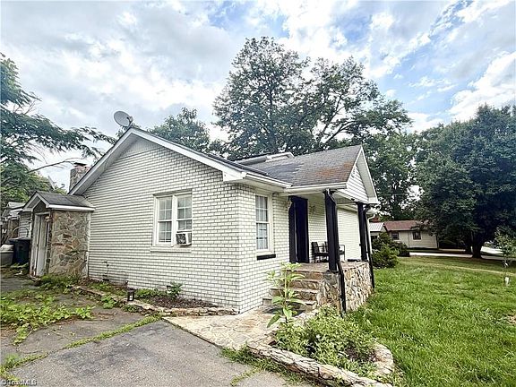 3rd image of 1004 Roach St