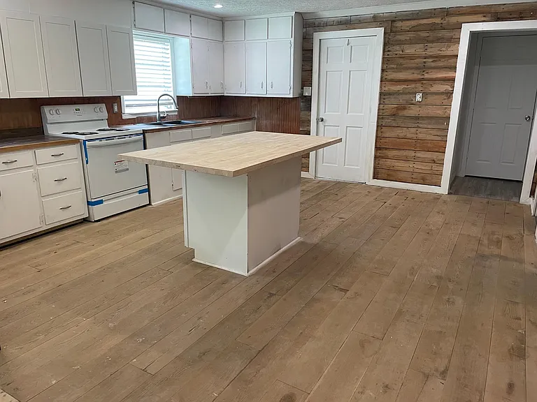 715 Corinth Rd — Photo 17