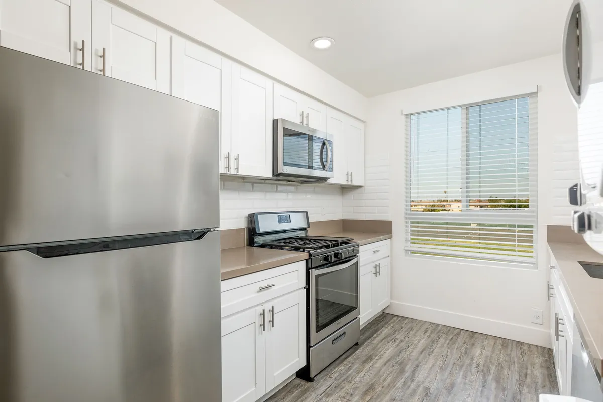 Kitchen - Laurel Pointe Apartments