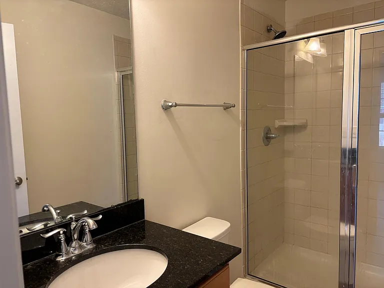 2528 Silverthorn Dr — Photo 12