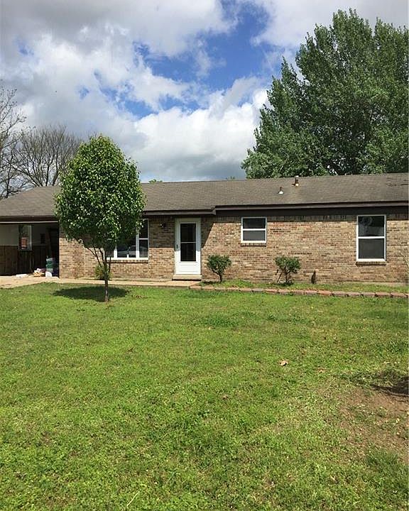 2nd image of 836 S Lake Sequoyah Dr