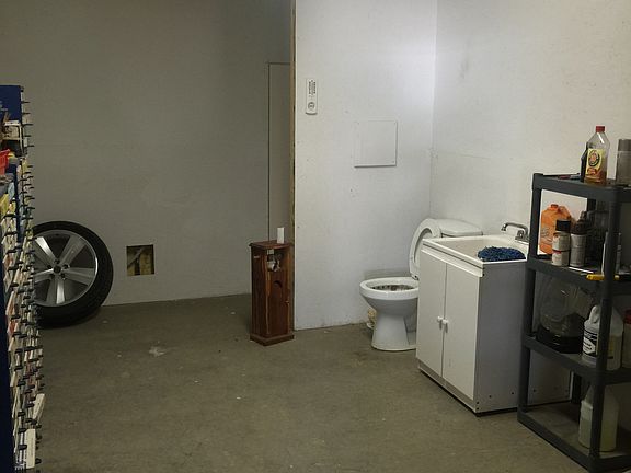 2nd image of 2727 Hhghway 167