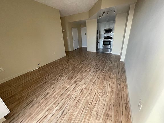 2nd image of 40 Oceana Dr W #Penthouse 1b