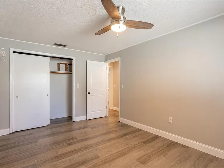 2021 Valley Dr — Photo 42