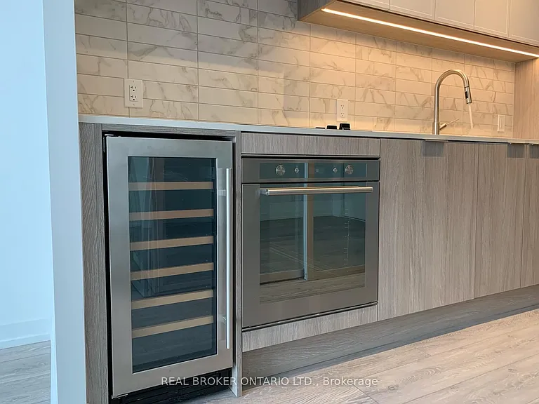 2020 Bathurst St #615 — Photo 12