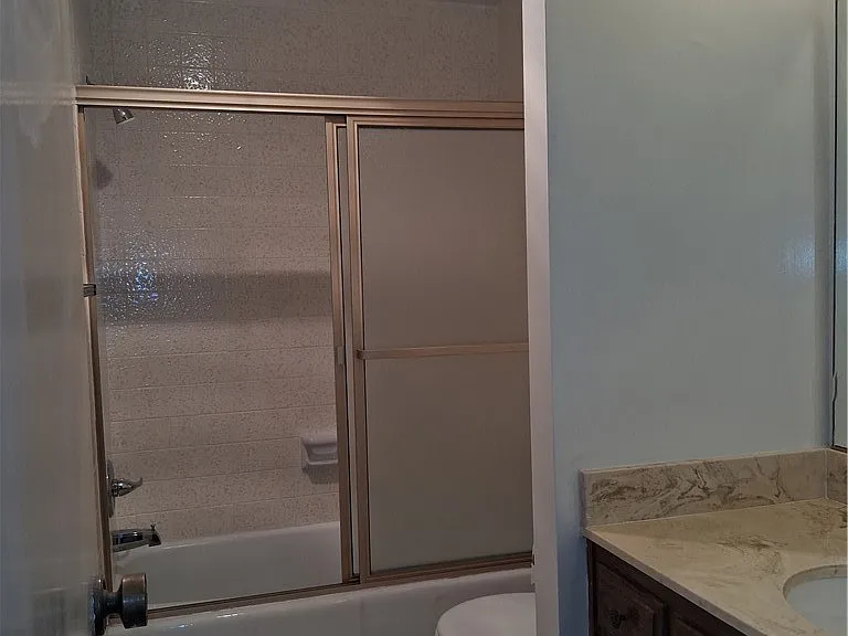 1184 W 11th St #5 — Photo 5