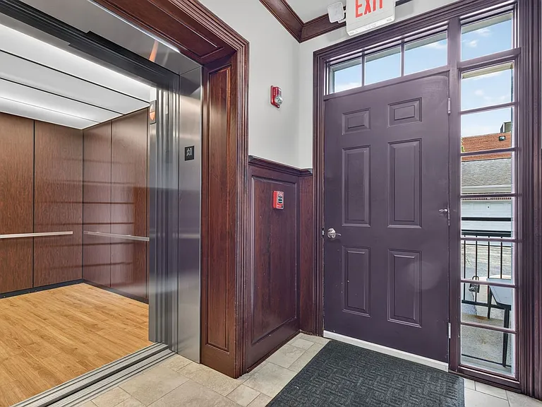 107 S Grant St — Photo 32