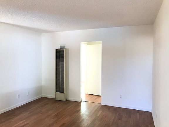 3rd image of 11741 Kittridge St APT 2