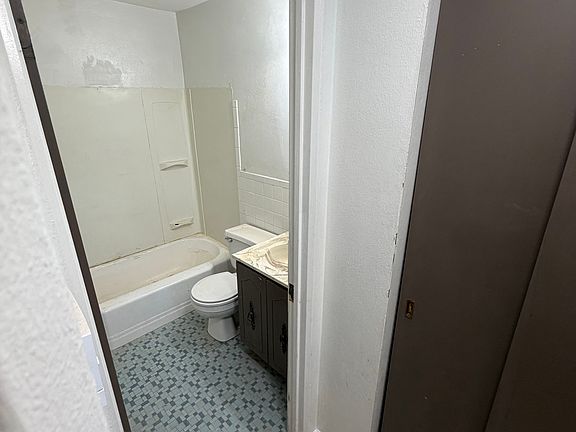 5th image of 3852 Illinois Ave #A