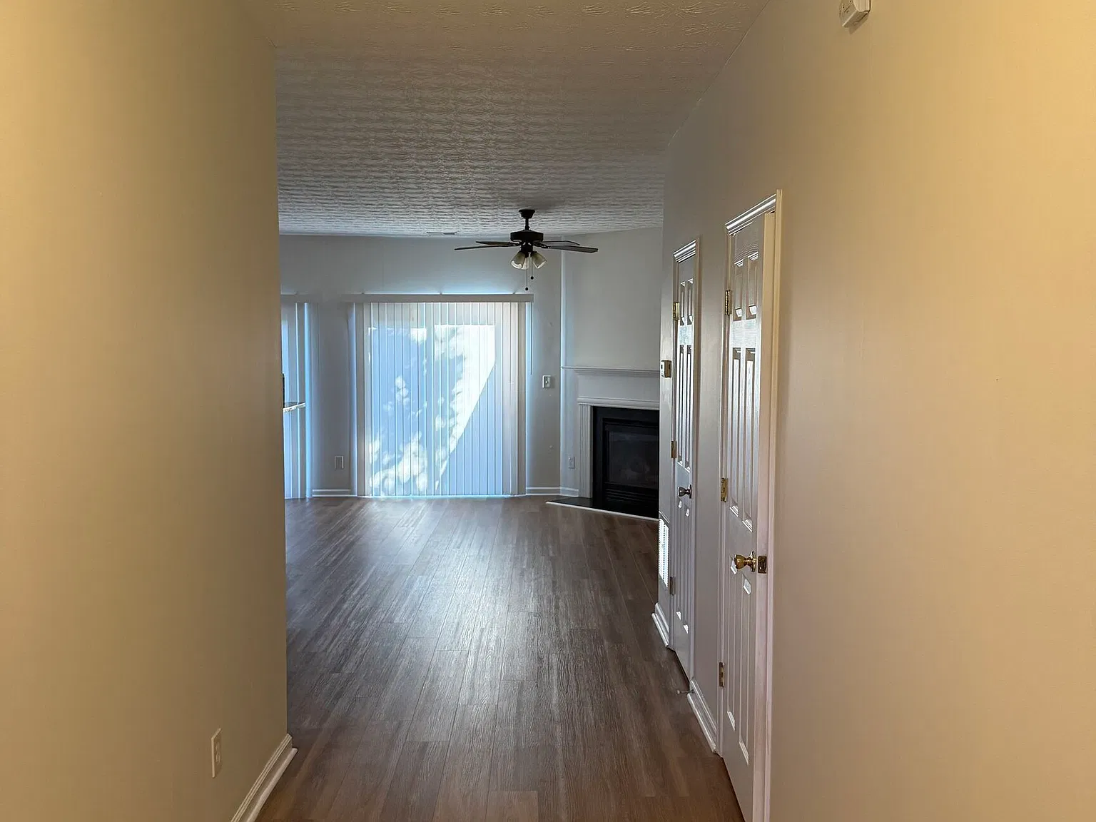 3 bed, 2.5 bath, 1612 sqft, $2,200 — Photo 3