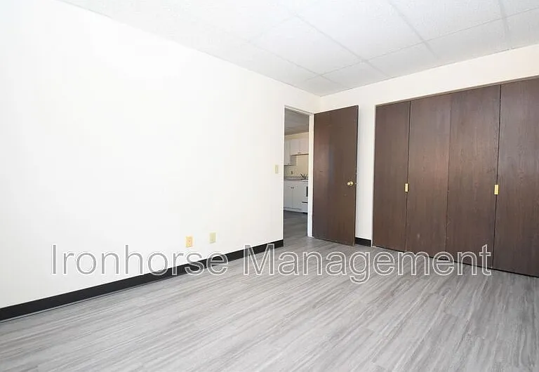 801 W Villard St #32 — Photo 9