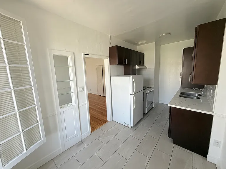 320 S Kingsley Dr #302 — Photo 5