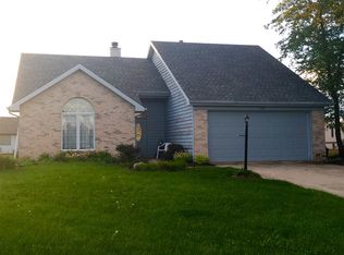 720 Abbey Place Ct, Fort Wayne, IN 46804