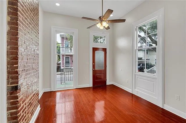 2512 Laurel St — Photo 3
