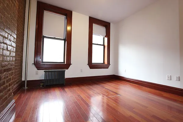 Rented by Dynamik Realty | media 20